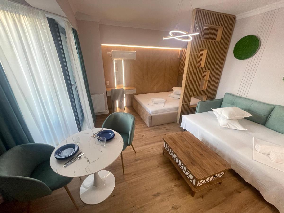Solid Barrels Luxury Studios Mamaia Exteriör bild